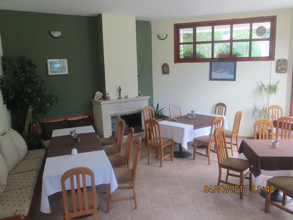 Fisherman'S Hut Family Hotel Beden Exterior photo